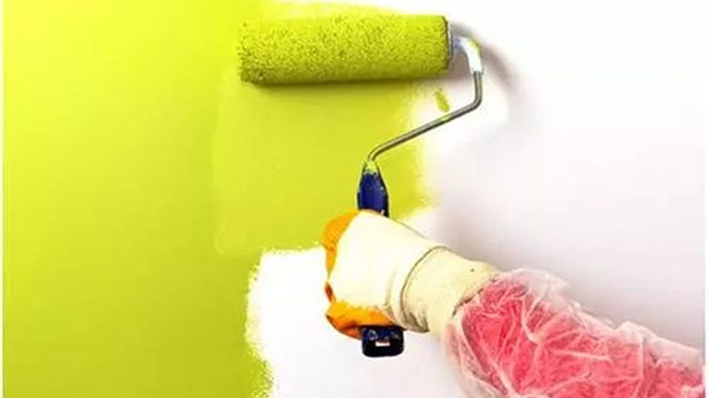 水性漆刷木器家具清漆与色漆：材质差异与施工要点